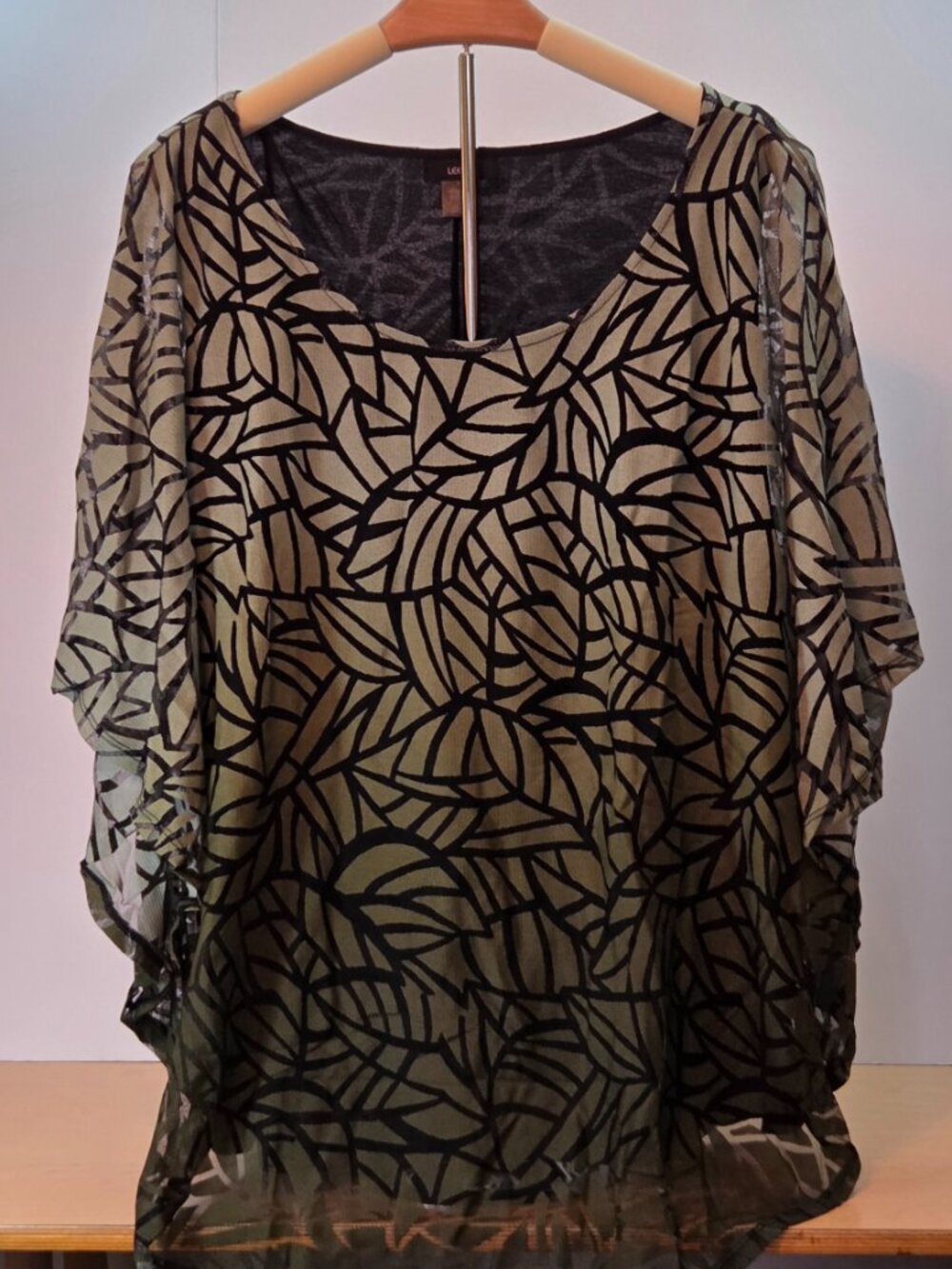 Leebe Two-Tone Sheer Flowy Layered Leaf Print Olive Green/Black Top w/Lining, 3X